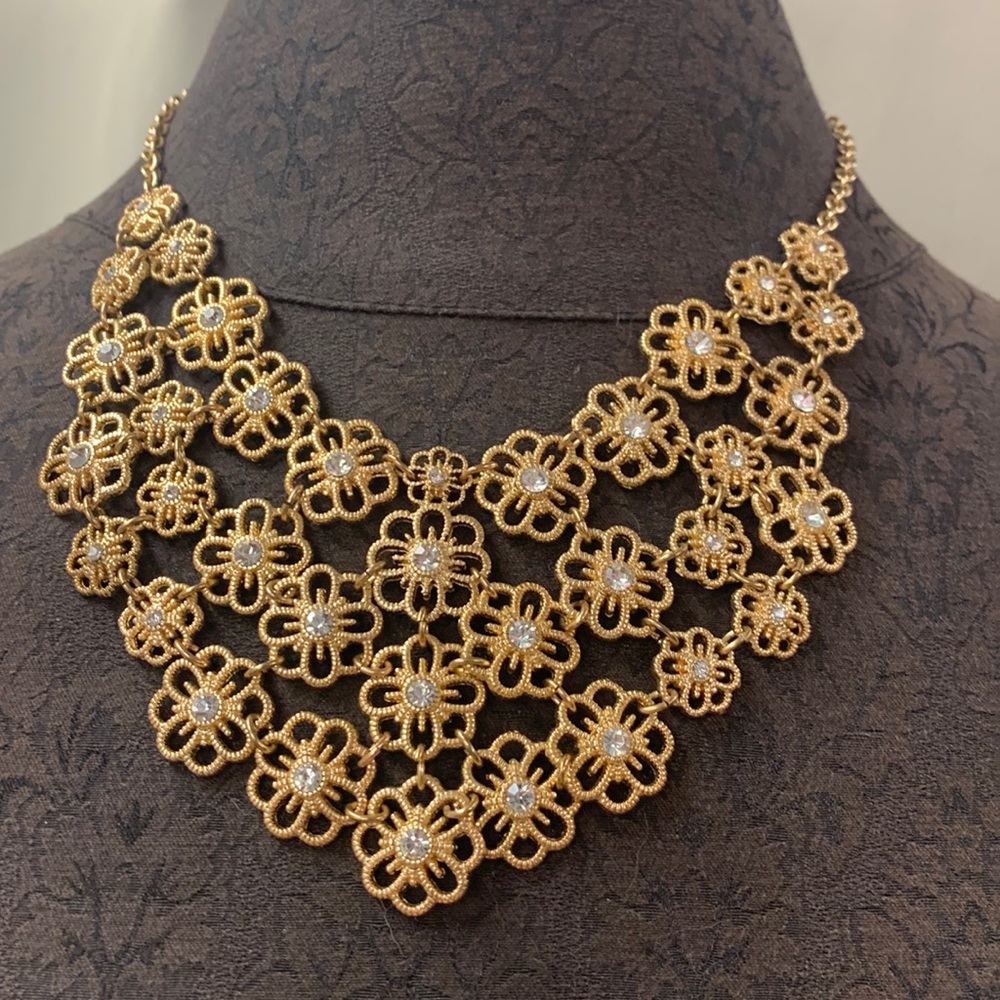Beautiful gold necklace in great condition